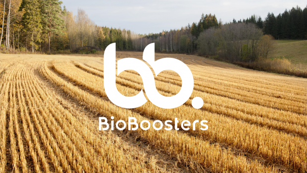 BioBoosters-logo, jonka taustalla on viljapelto.